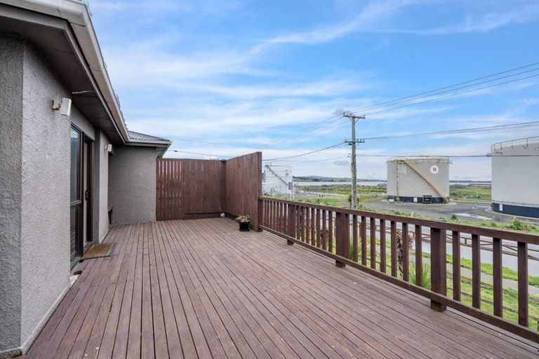 Photo of property in 44 Ocean Beach Road, Bluff, 9814