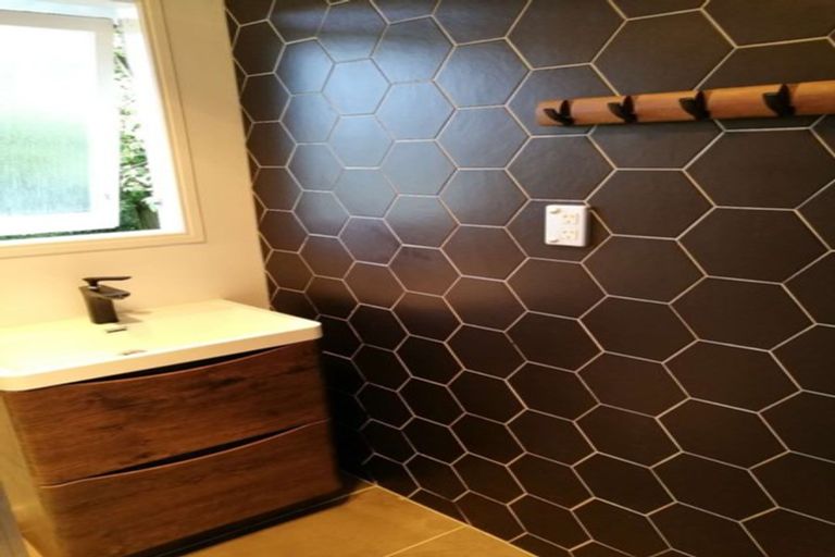 Photo of property in 2/10 Mander Place, Bucklands Beach, Auckland, 2012