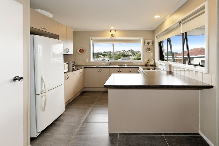 Photo of property in 5/60 West Coast Road, Glen Eden, Auckland, 0602