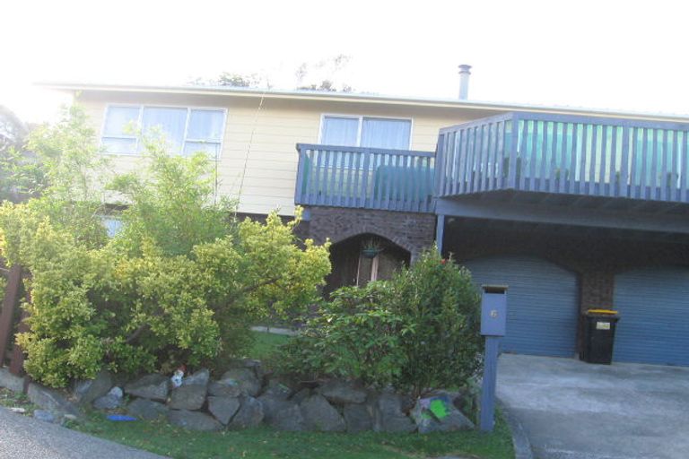 Photo of property in 6 Naver Place, Papakowhai, Porirua, 5024