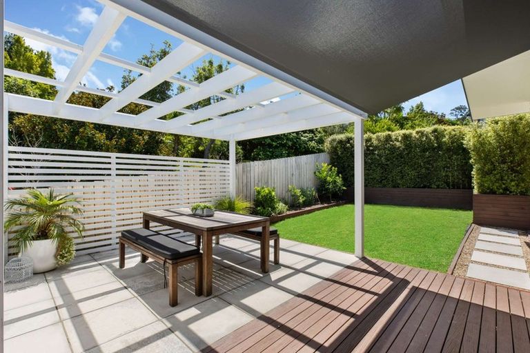 Photo of property in 21 Carento Way, Stanmore Bay, Whangaparaoa, 0932