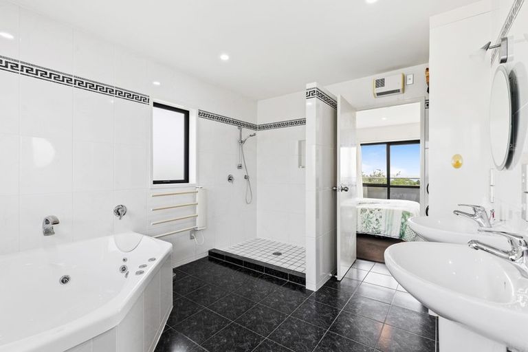 Photo of property in 22a Eastcliffe Road, Castor Bay, Auckland, 0620