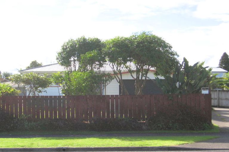 Photo of property in 1/11 Gloria Avenue, Te Atatu Peninsula, Auckland, 0610