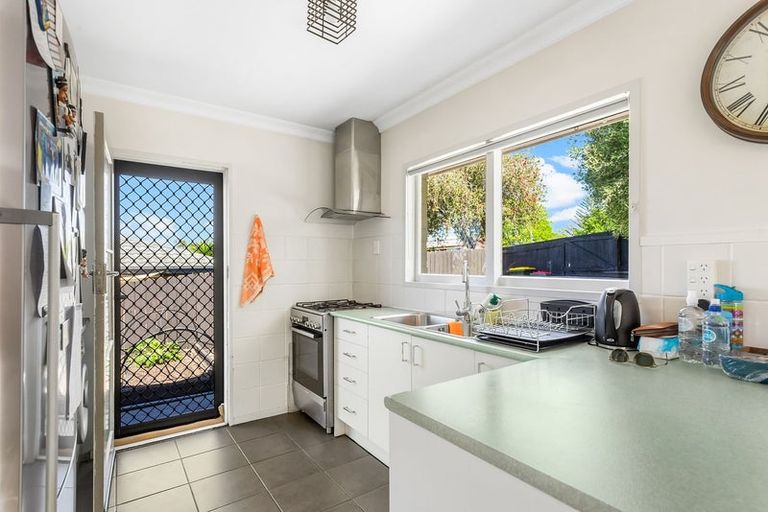 Photo of property in 1/1 Broadview Place, Howick, Auckland, 2014