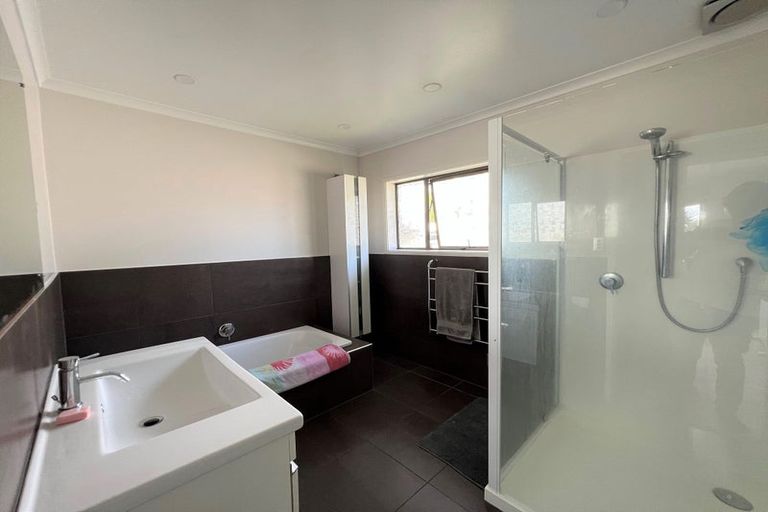 Photo of property in 10 Rene Place, Sunnyhills, Auckland, 2010