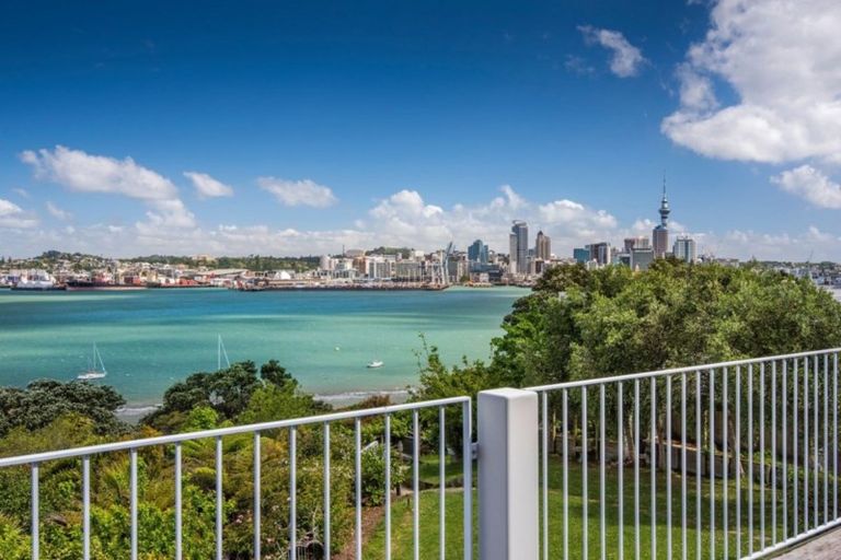 Photo of property in 31a Stanley Point Road, Stanley Point, Auckland, 0624