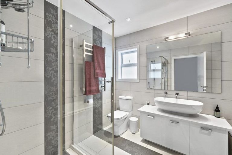 Photo of property in 37a Peter Terrace, Castor Bay, Auckland, 0620