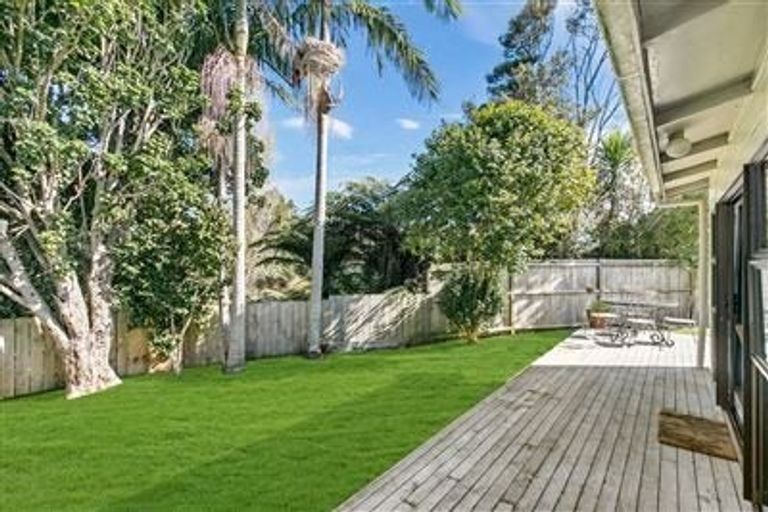 Photo of property in 1/34 Drome View Place, Beach Haven, Auckland, 0626