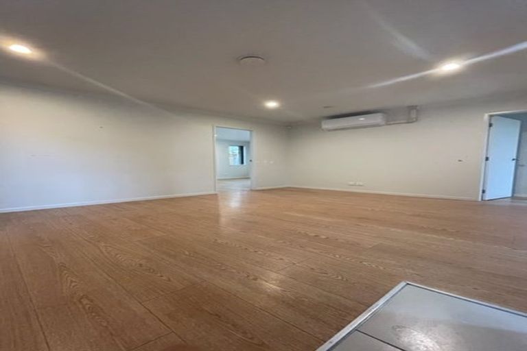 Photo of property in 25 Ambassador Glade, Orewa, 0931