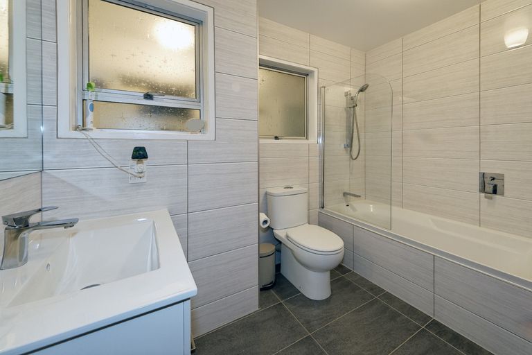 Photo of property in 5/60 West Coast Road, Glen Eden, Auckland, 0602