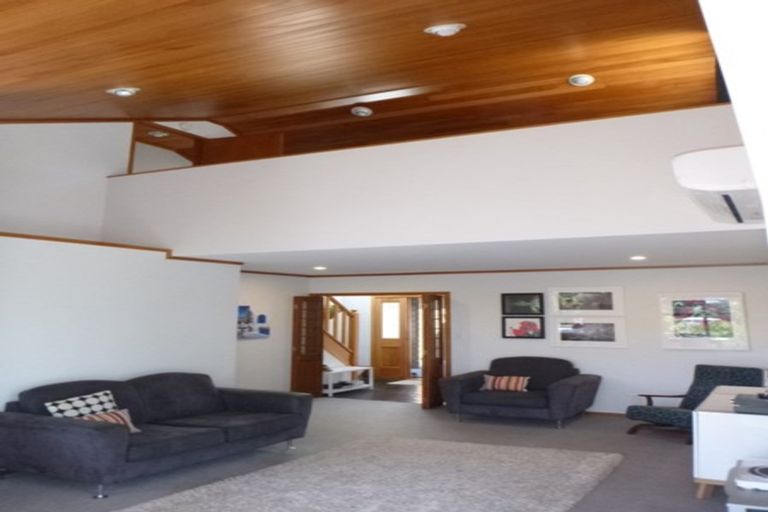 Photo of property in 2/24 Nigel Road, Browns Bay, Auckland, 0630