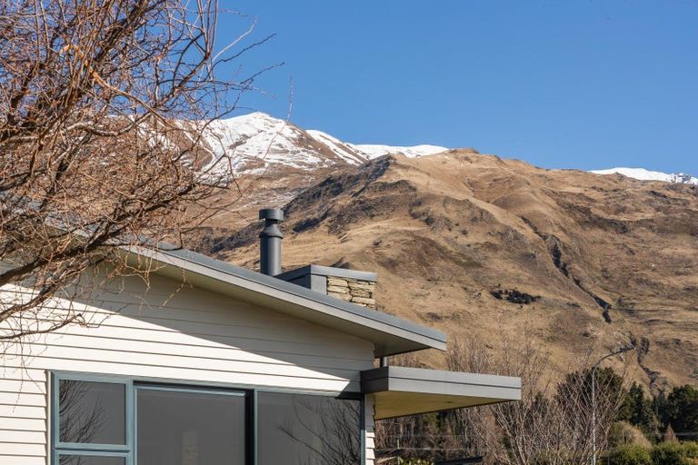 Photo of property in 40 Kelliher Drive, Wanaka, 9305