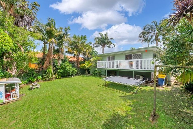 Photo of property in 44a Riserra Drive, Ranui, Auckland, 0612