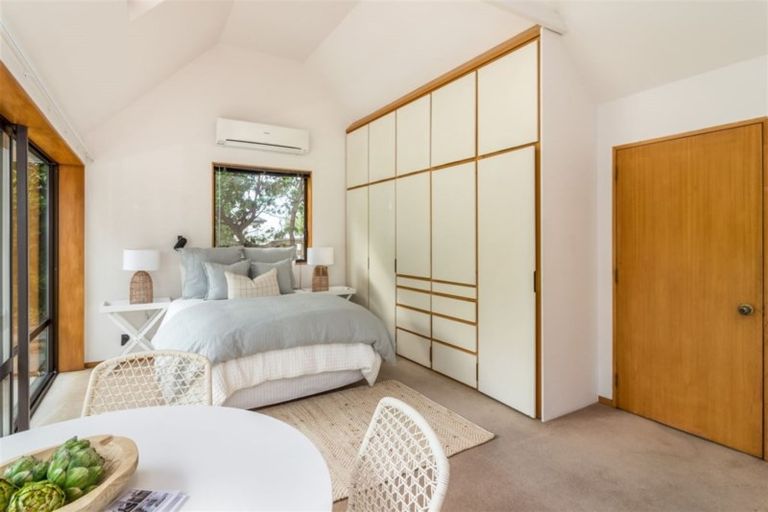 Photo of property in 100 Beachville Road, Redcliffs, Christchurch, 8081