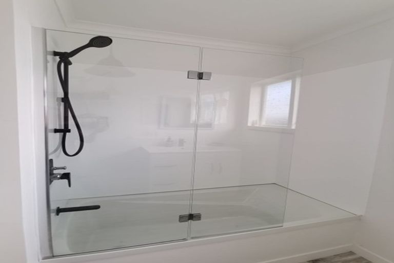 Photo of property in 9 Whaka Street, Maungaturoto, 0520