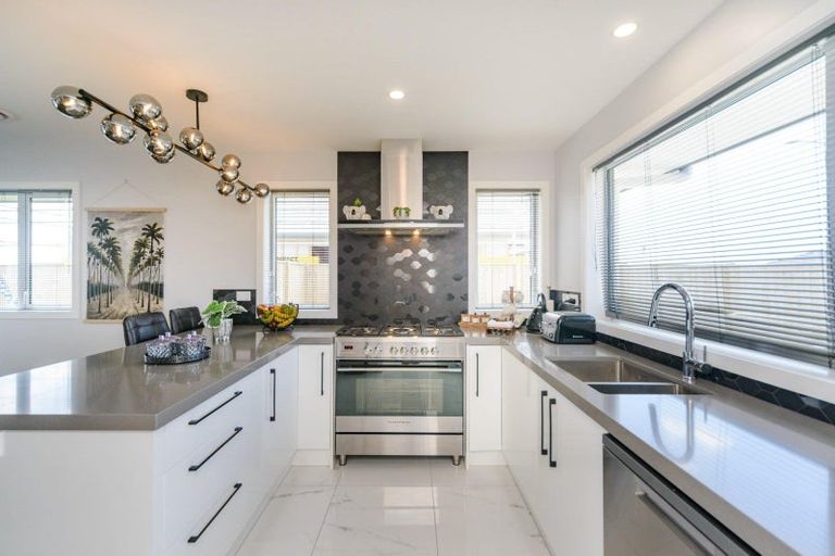 Photo of property in 47 Atlantic Drive, Fitzherbert, Palmerston North, 4410