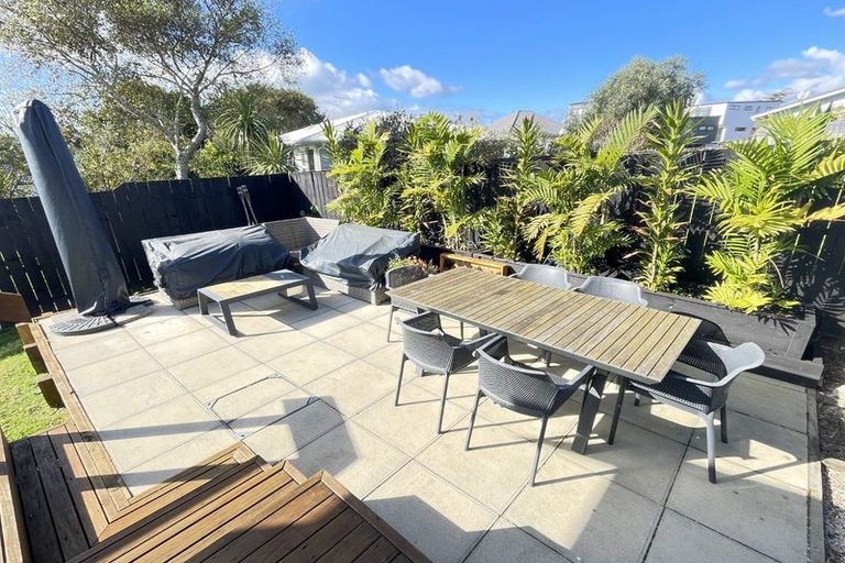 Photo of property in 2b Neil Avenue, Te Atatu Peninsula, Auckland, 0610