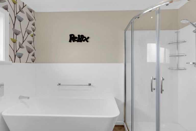 Photo of property in 4 Marnane Terrace, St Andrews, Hamilton, 3200