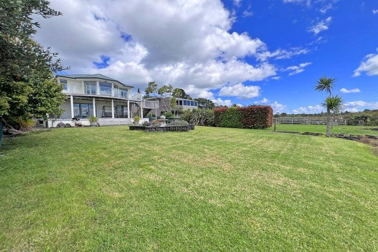 Photo of property in 10 The Terrace, Herald Island, Auckland, 0618