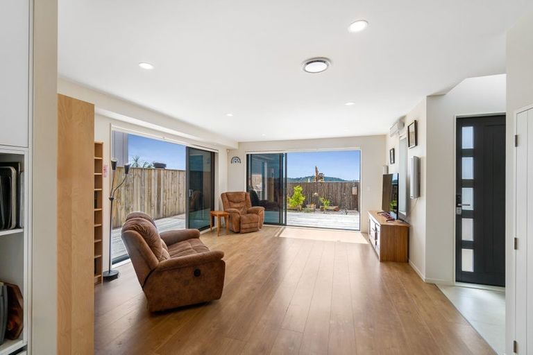 Photo of property in 11 Sunnyheights Road, Orewa, 0931