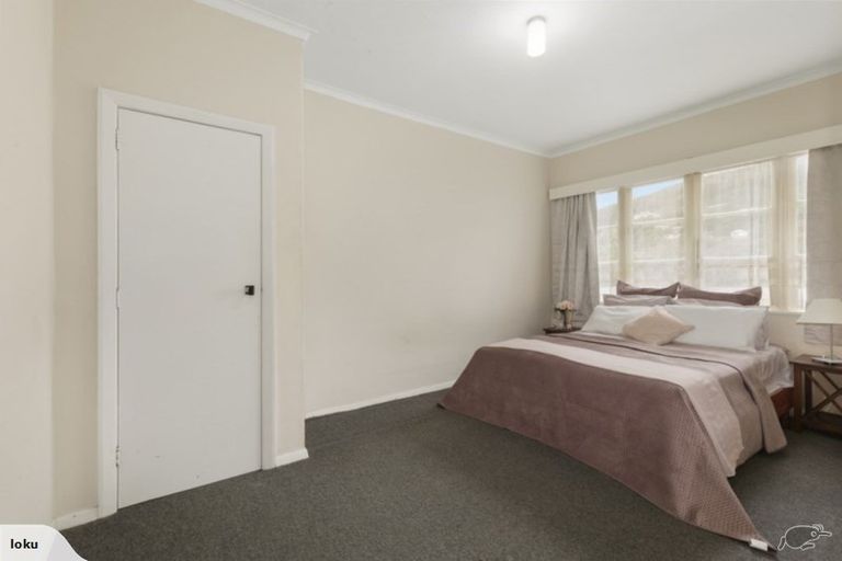 Photo of property in 5 Rumgay Street, Fairfield, Lower Hutt, 5011