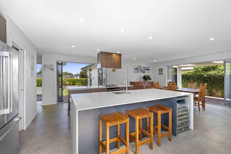 Photo of property in 8 Wentworth Lane, Waiwhakaiho, New Plymouth, 4312
