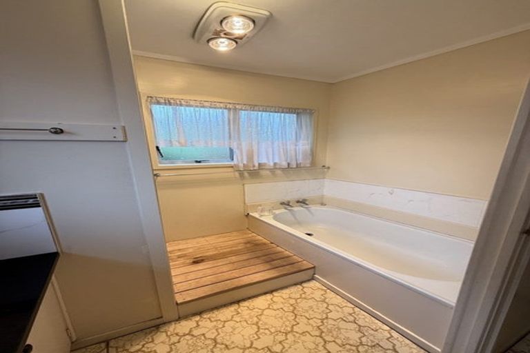 Photo of property in 2/25 Overton Road, Papatoetoe, Auckland, 2025