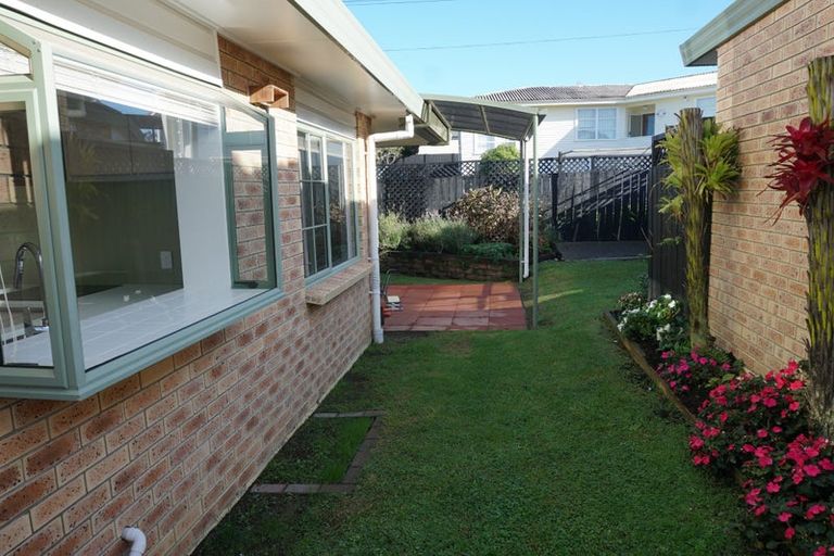 Photo of property in 1/70 Uxbridge Road, Mellons Bay, Auckland, 2014