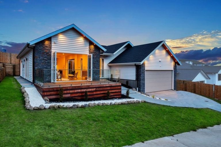 Photo of property in 36 Celestial Crescent, Orewa, 0931