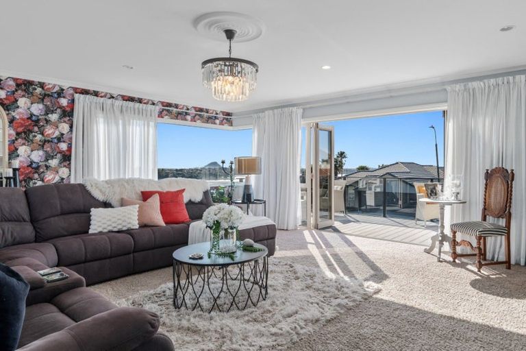 Photo of property in 5 Downing Place, Welcome Bay, Tauranga, 3112