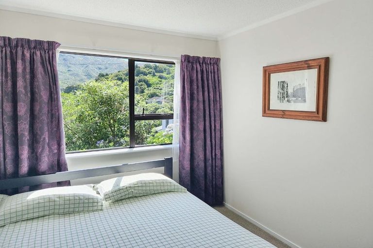 Photo of property in 42 Thatcher Crescent, Crofton Downs, Wellington, 6035