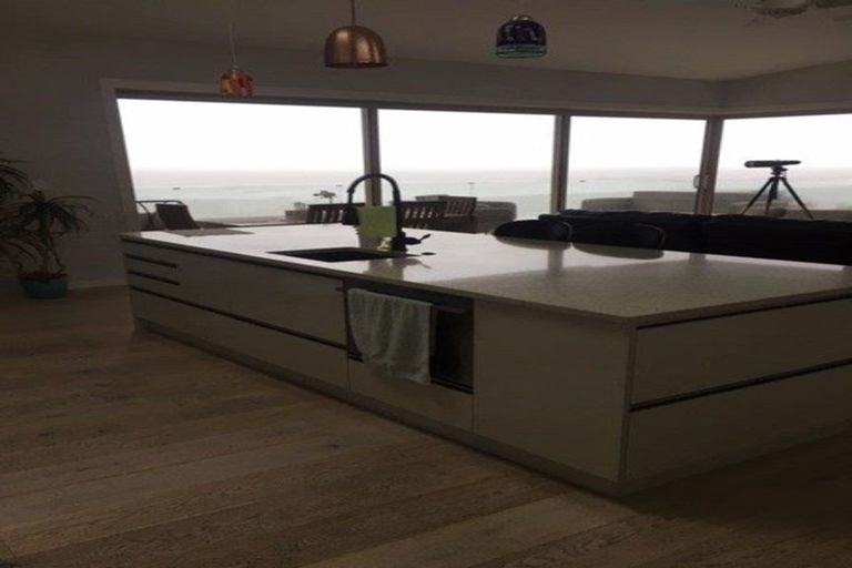 Photo of property in 16 Crispe Road, Clarks Beach, 2122