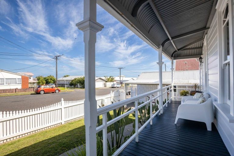 Photo of property in 17 Kowhai Street, Strandon, New Plymouth, 4312