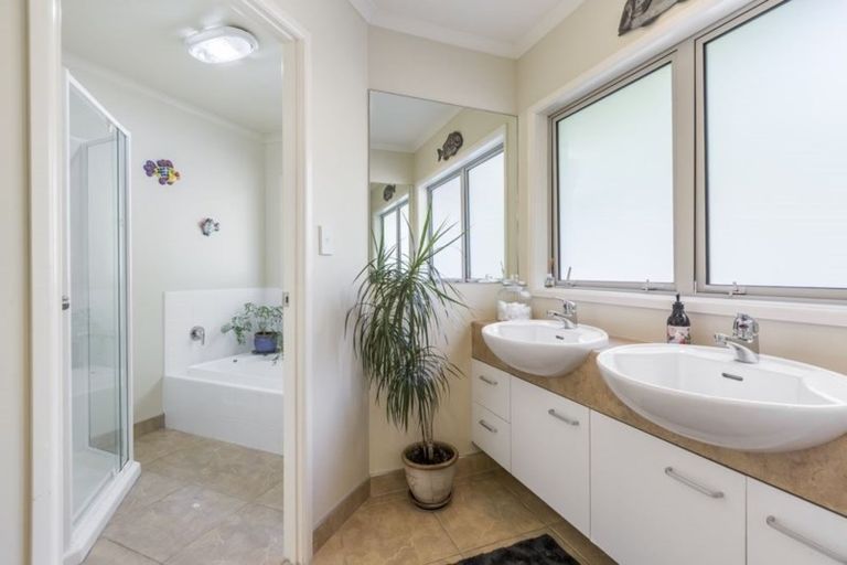 Photo of property in 7c Hobbs Road, Matakatia, Whangaparaoa, 0930