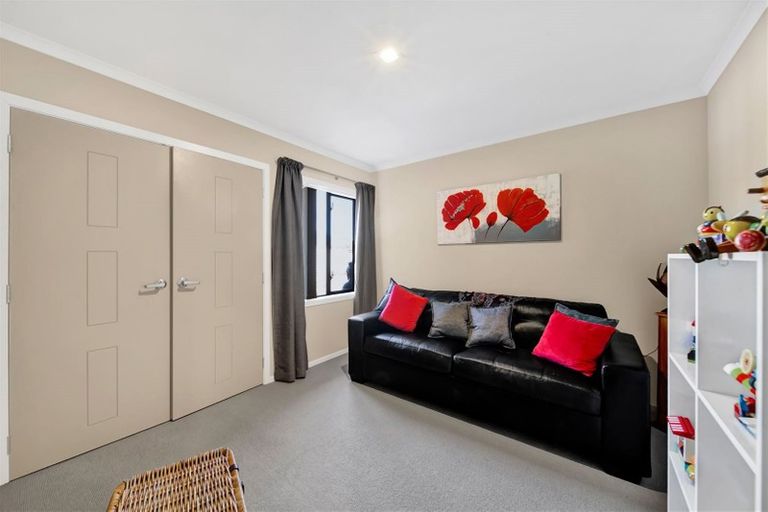 Photo of property in 12 Dolphin Parade, Bell Block, New Plymouth, 4312