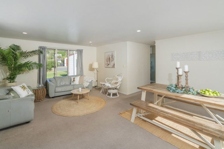 Photo of property in 37 Hahei Beach Road, Hahei, Whitianga, 3591