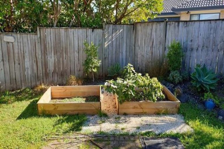 Photo of property in 11 Sandwick Drive, Weymouth, Auckland, 2103