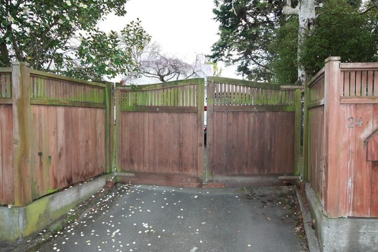 Photo of property in 24 Surrey Crescent, Hokowhitu, Palmerston North, 4410