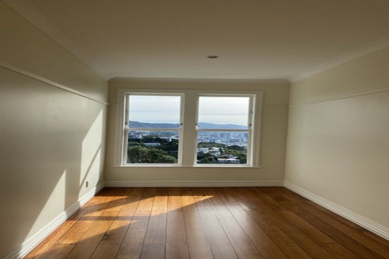 Photo of property in 9 Connaught Terrace, Brooklyn, Wellington, 6021