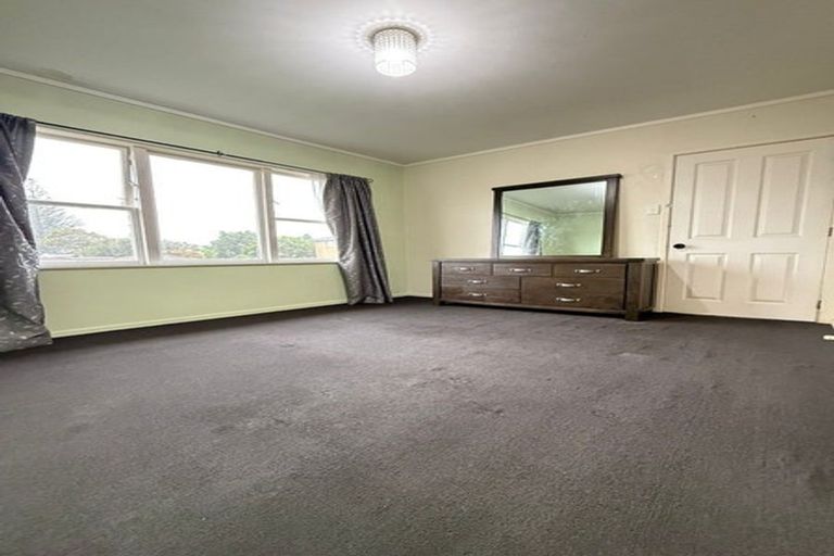 Photo of property in 4 Beaubank Road, Kelston, Auckland, 0602