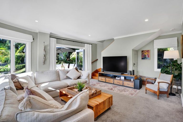 Photo of property in 18 Ridge Lane, New Plymouth, 4310