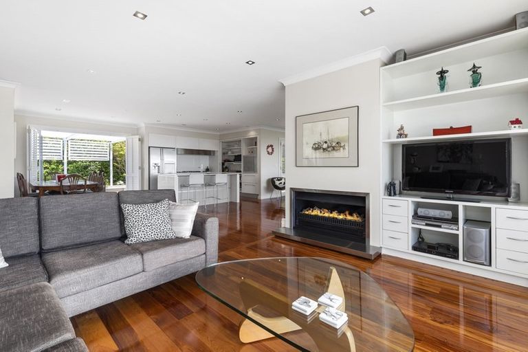 Photo of property in 8 Eastcliffe Road, Castor Bay, Auckland, 0620