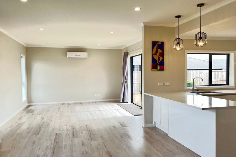 Photo of property in 8 Faber Place, Rototuna North, Hamilton, 3210