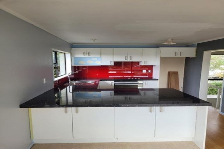 Photo of property in 2/23 Weldene Avenue, Glenfield, Auckland, 0629