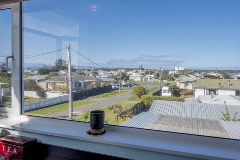 Photo of property in 6 Huia Street, Foxton Beach, Foxton, 4815
