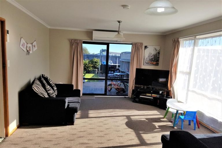 Photo of property in 2/32 Lamorna Road, Parklands, Christchurch, 8083