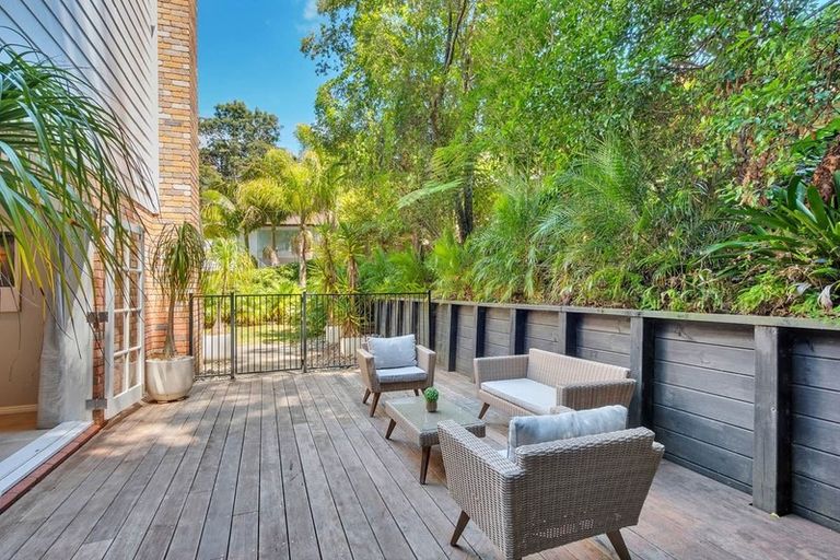 Photo of property in 74 Holyoake Place, Chatswood, Auckland, 0626