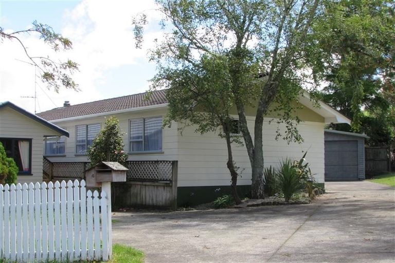 Photo of property in 4 Ballial Place, West Harbour, Auckland, 0618