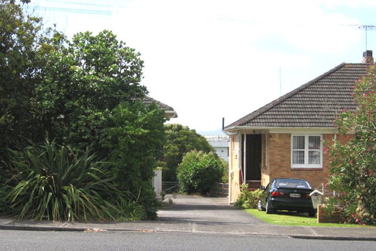 Photo of property in 2/93 East Coast Road, Castor Bay, Auckland, 0620
