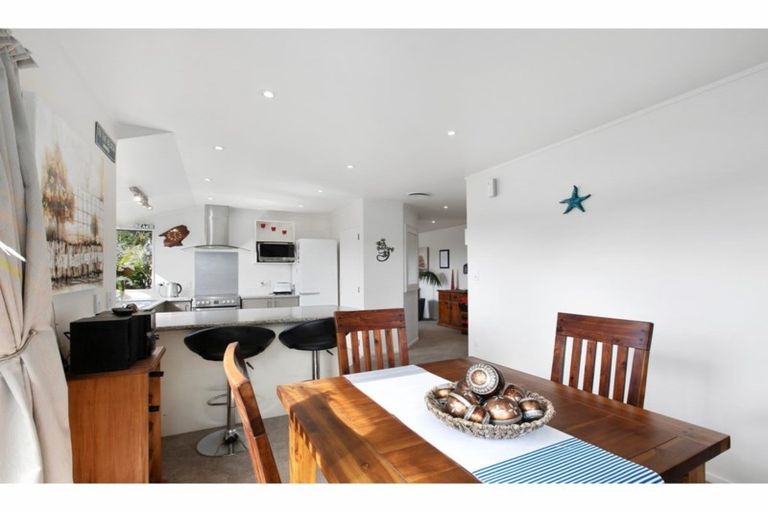 Photo of property in 9 Dobell Road, Stanmore Bay, Whangaparaoa, 0932